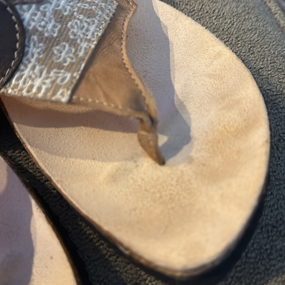 THINK! Brown Leather Birkenstock Sandals Flip Flops Size 39/8.5 (TD) - Picture 3 of 12